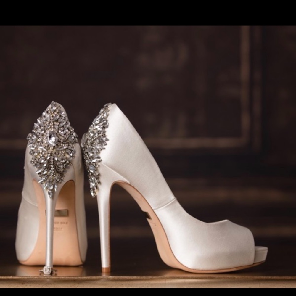 Badgley Mischka Kiara White Pump